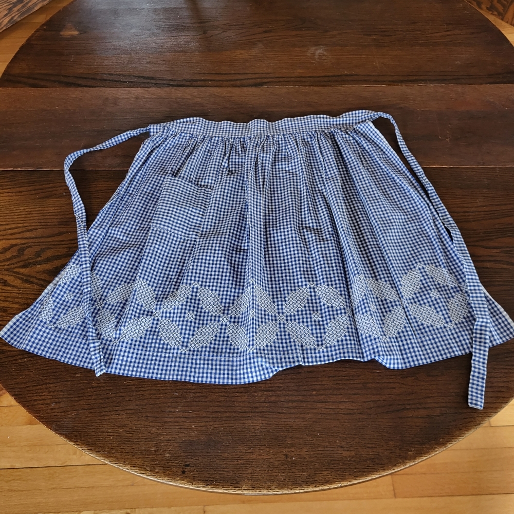 Vintage gingham blue and white apron
